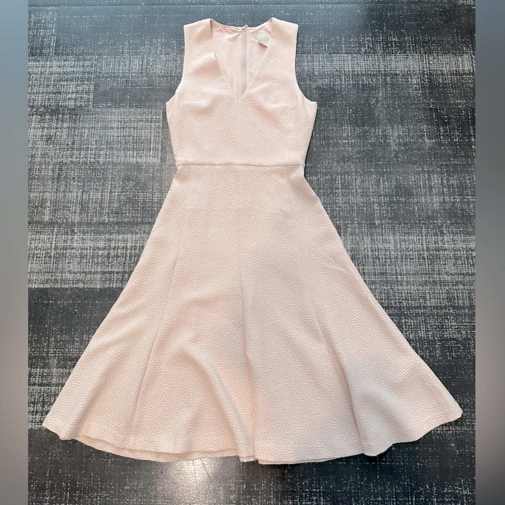 Soft pink deep v-neck textured midi dress from H&M size 34 (S)